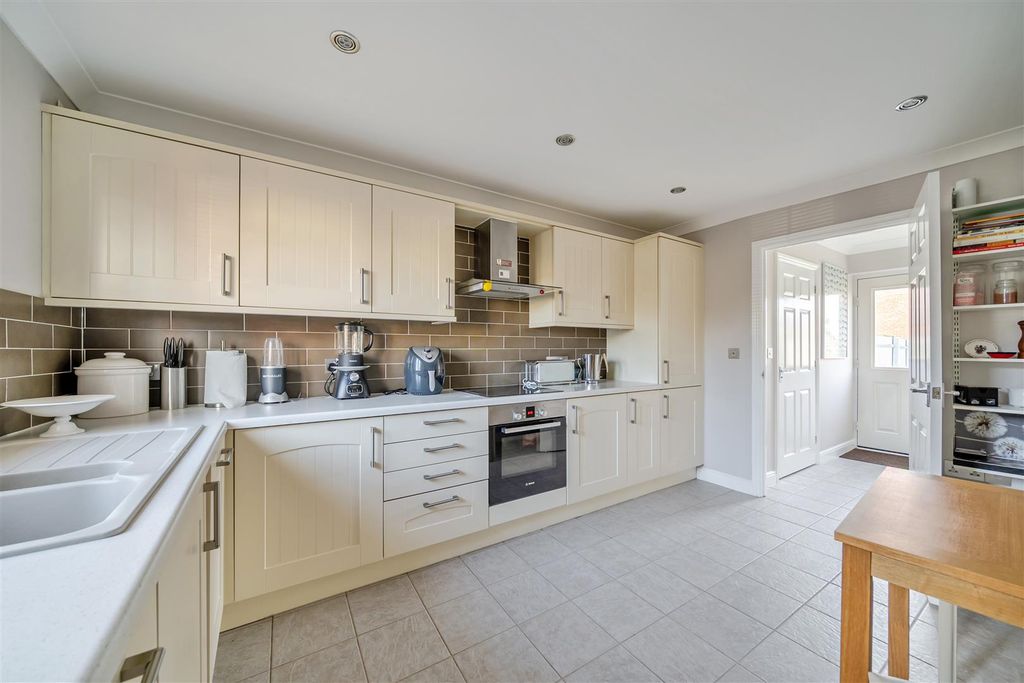 Property photo 2 of 14 2