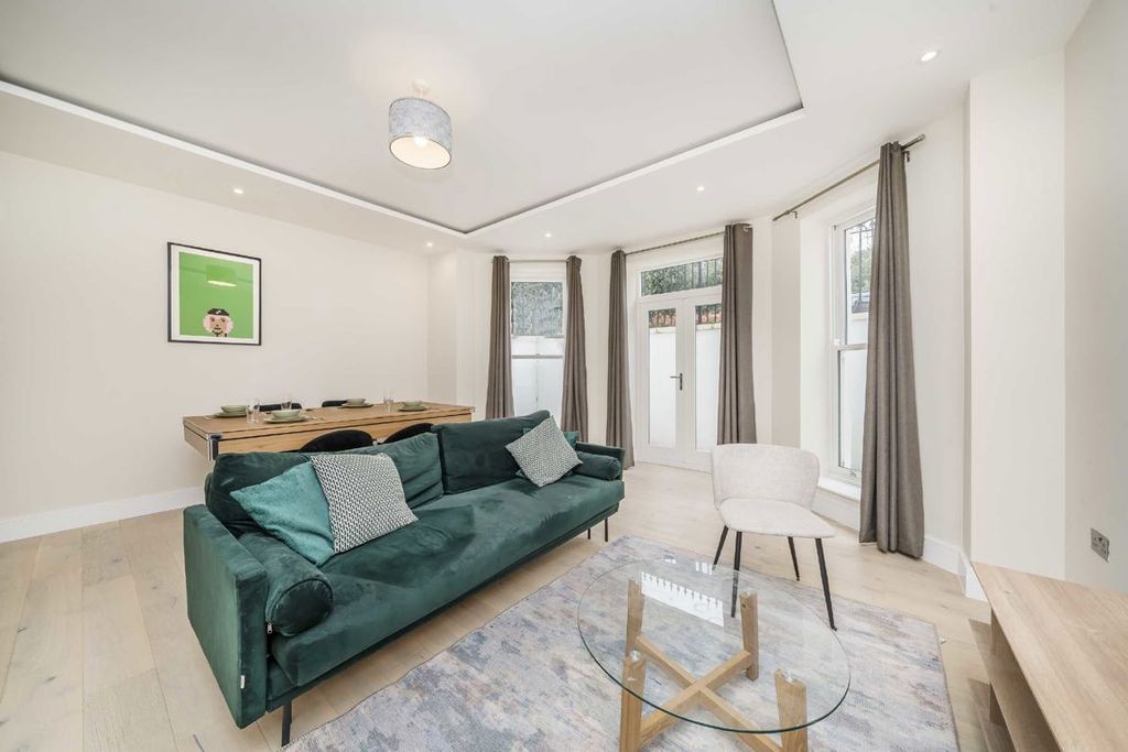 Property photo 2 of 8