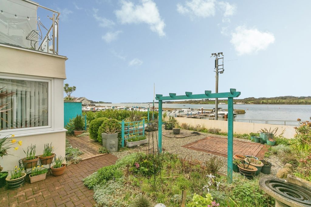 Property photo 1 of 20 Pbox-Img.Jpg