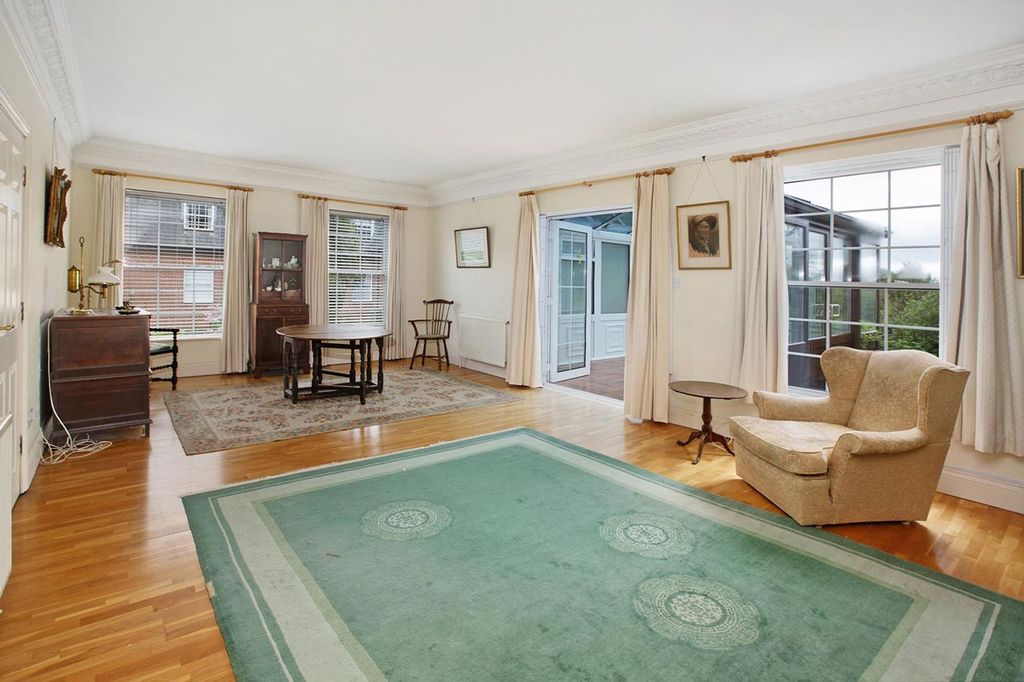 Property photo 2 of 39