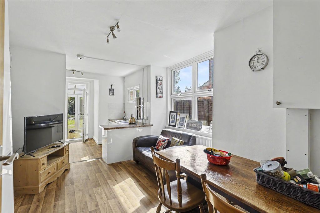 Property photo 2 of 36 Fotheringham_12.Jpg