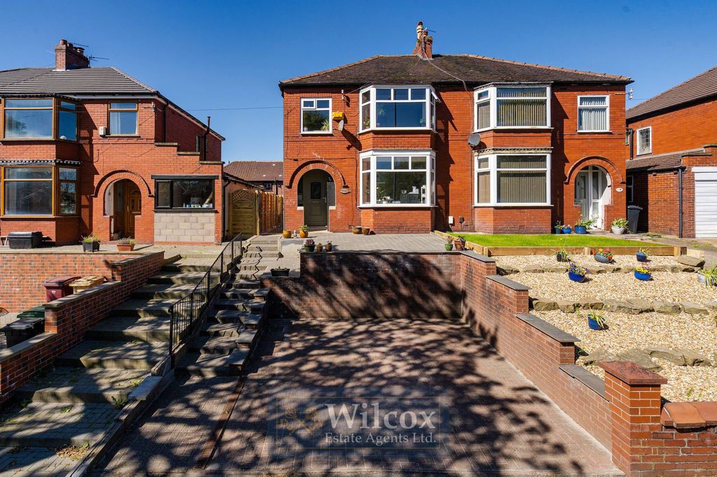 Property photo 1 of 32