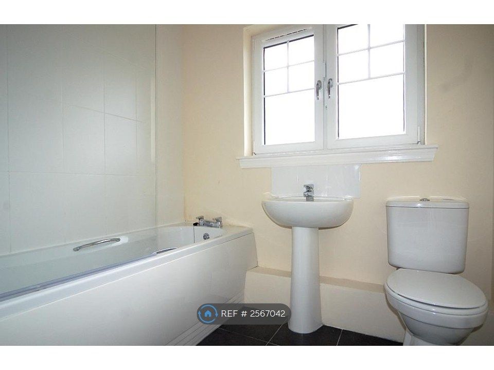 Property photo 3 of 21 Family Bathroom