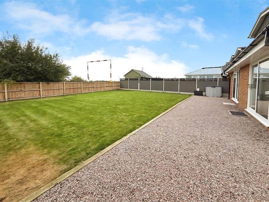 Property photo 2 of 27 Garden