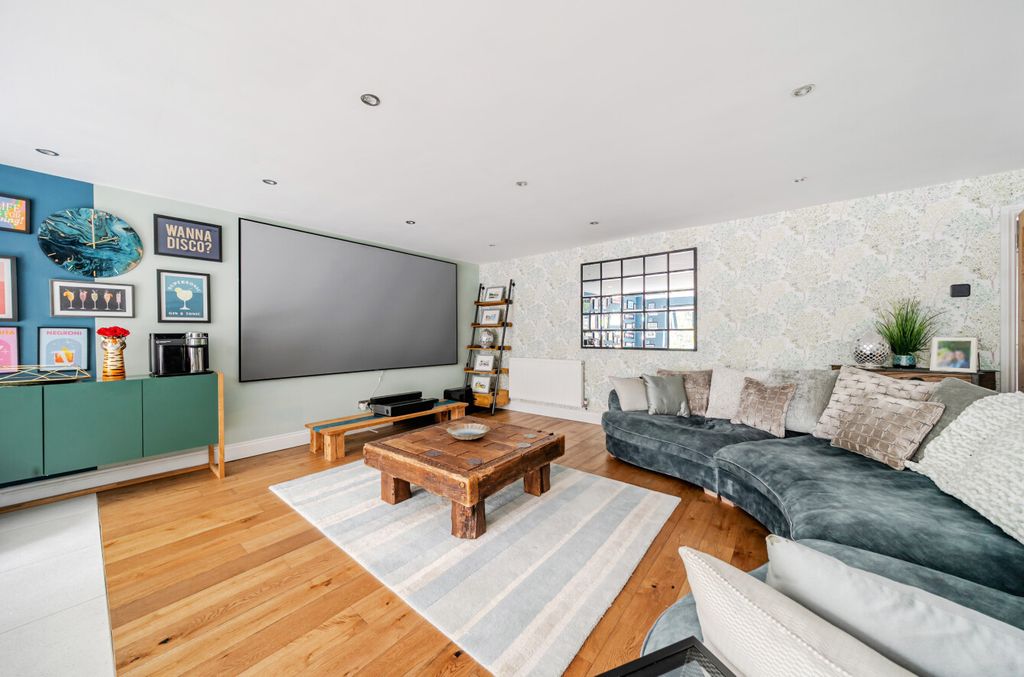 Property photo 2 of 12 1446846-14-69Df8F...