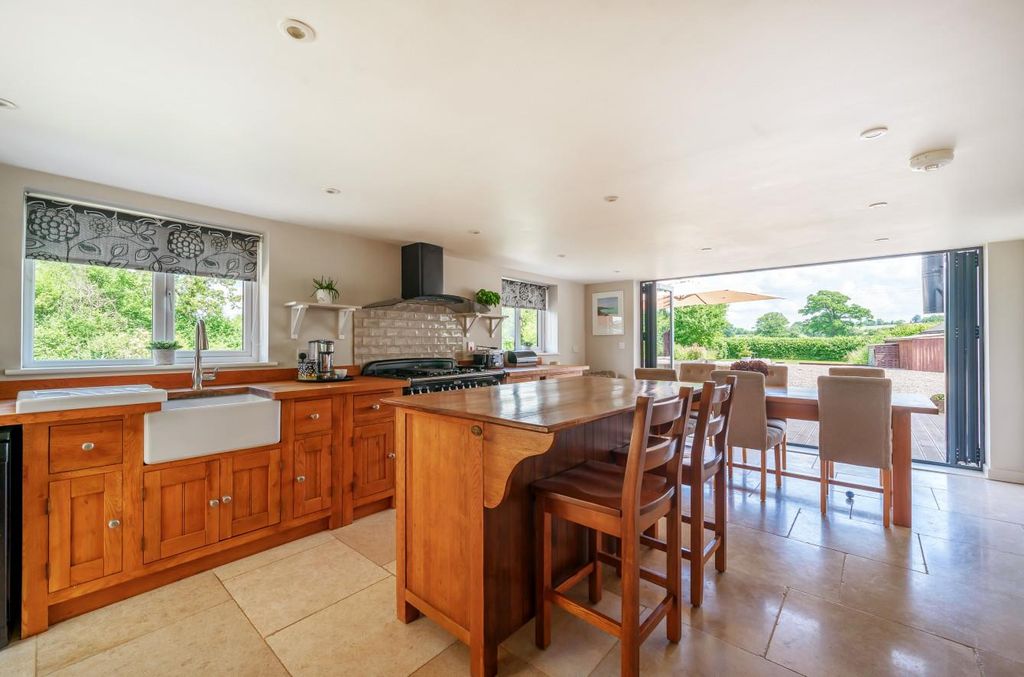 Property photo 3 of 17 1000536 (5)