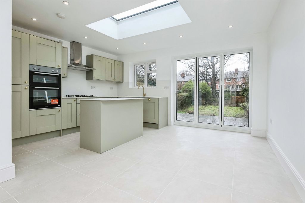 Property photo 3 of 20