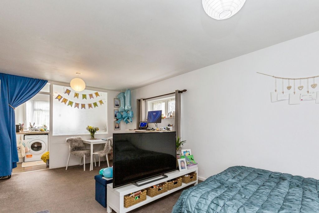 Property photo 3 of 11 Pbox-Img.Jpg