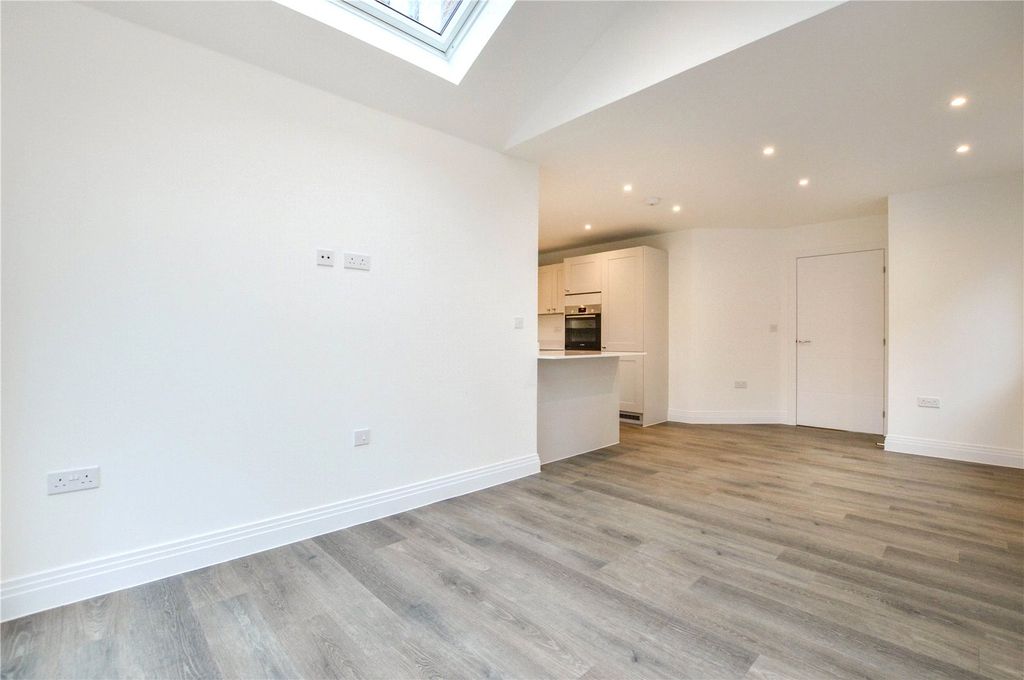 Property photo 3 of 17 Dining Area