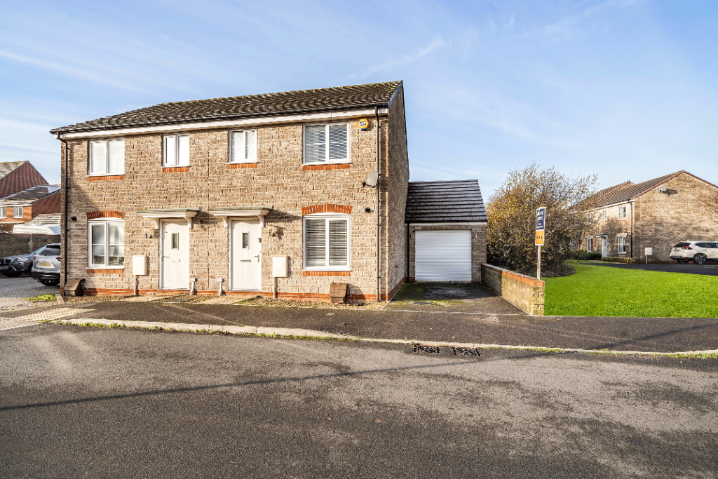Property photo 1 of 14 121899320Dpportalsize
