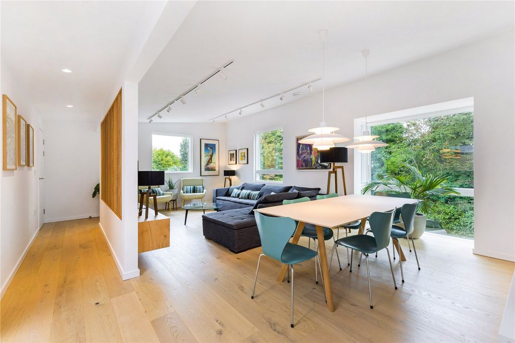 Property photo 3 of 20 Dining Room