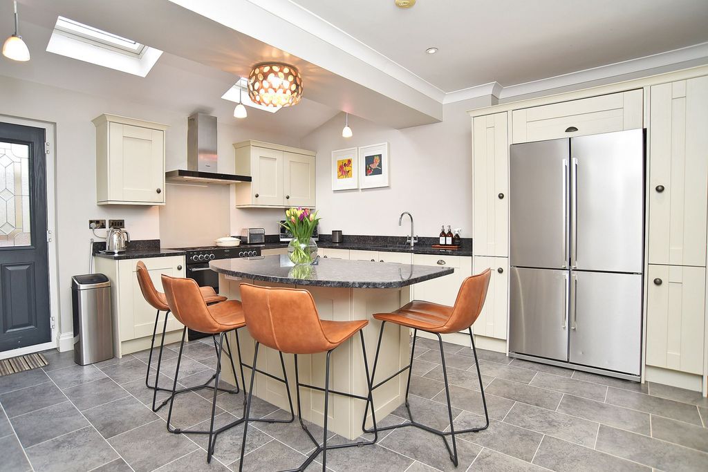 Property photo 2 of 25