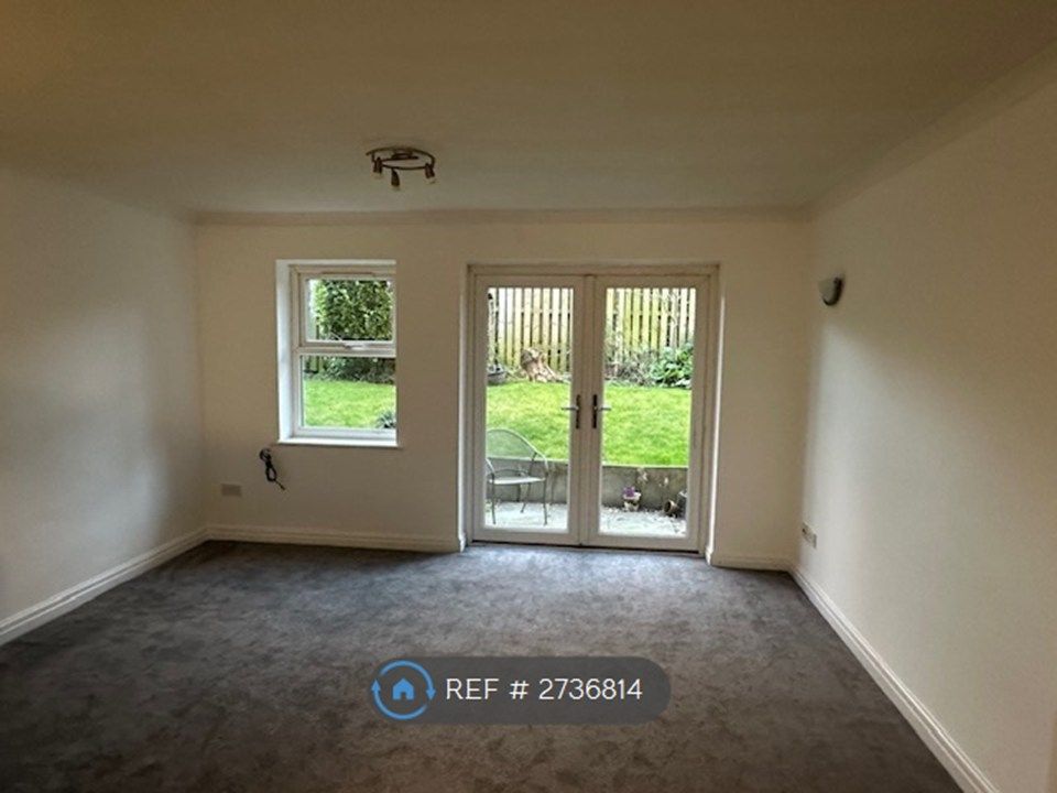 Property photo 3 of 8 Lounge