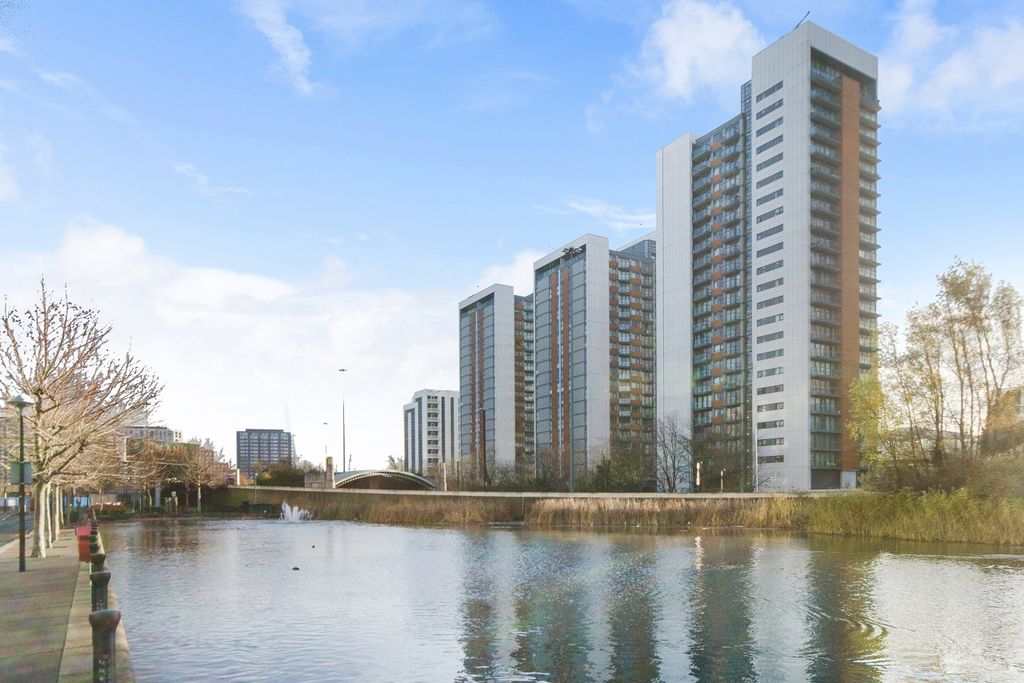 Property photo 1 of 2