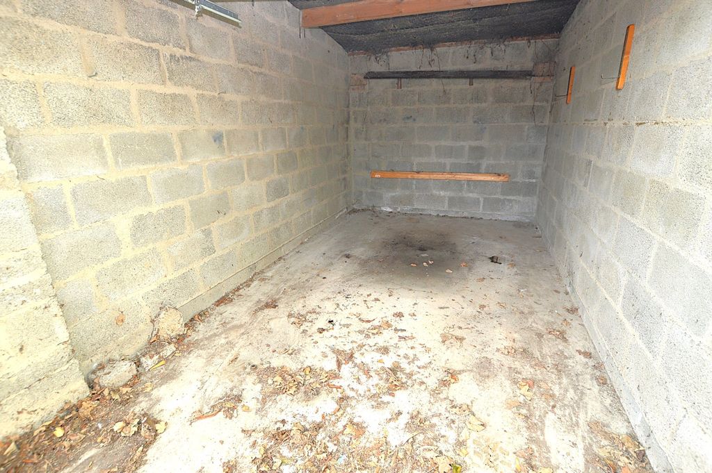 Property photo 2 of 2 Garage Internal
