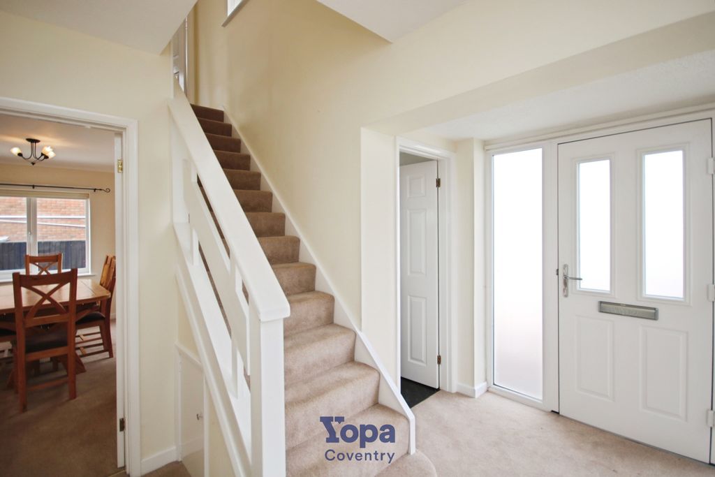 Property photo 2 of 27 568F0Dbb-Entrance 20Hall.Jpg