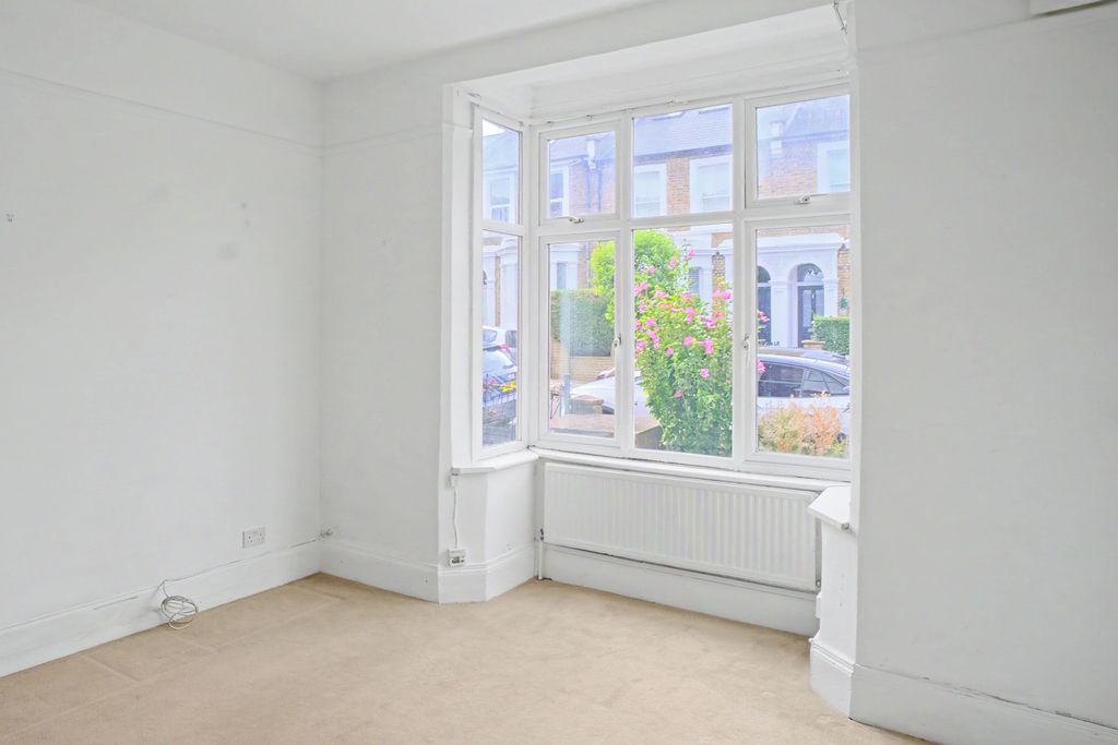 Property photo 3 of 16 13 Birkbeck Avenue, Acton, London, W3 6Hx