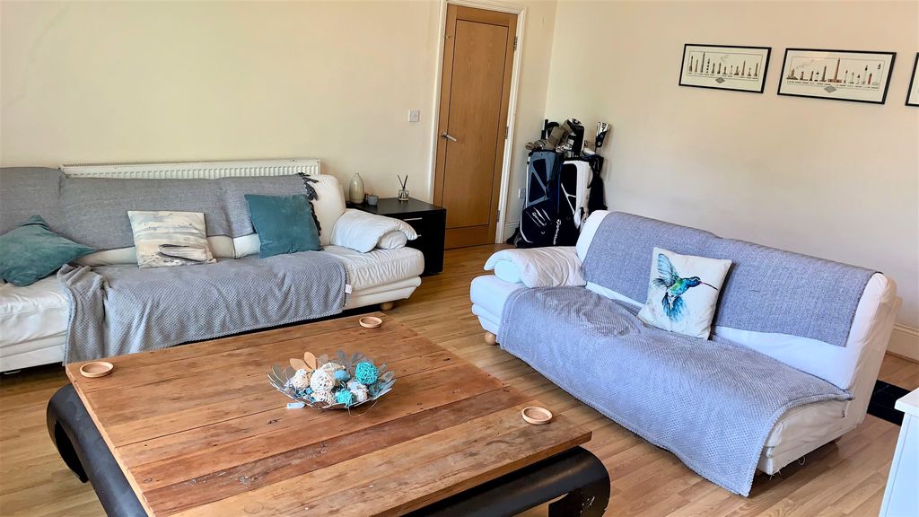 Property photo 2 of 16 Lounge Jesmond Newcastle Student
