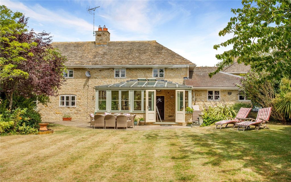 Property photo 1 of 24 Becketts Cottage