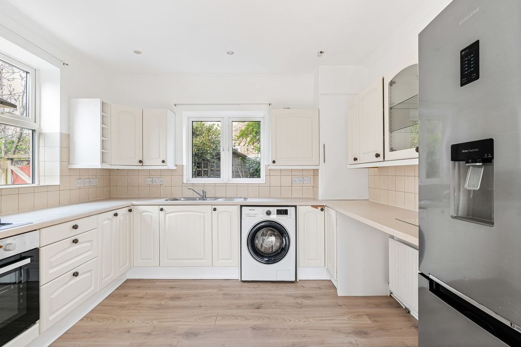 Property photo 3 of 27 Kitchen