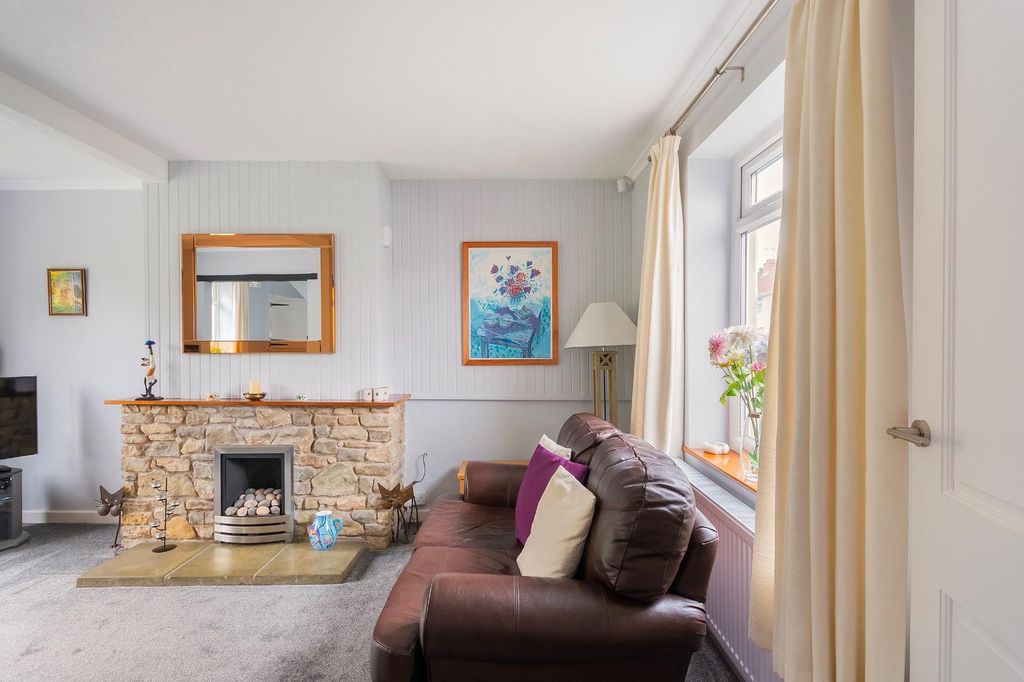 Property photo 1 of 33 3C1Rkd - Living Room D.Jpg