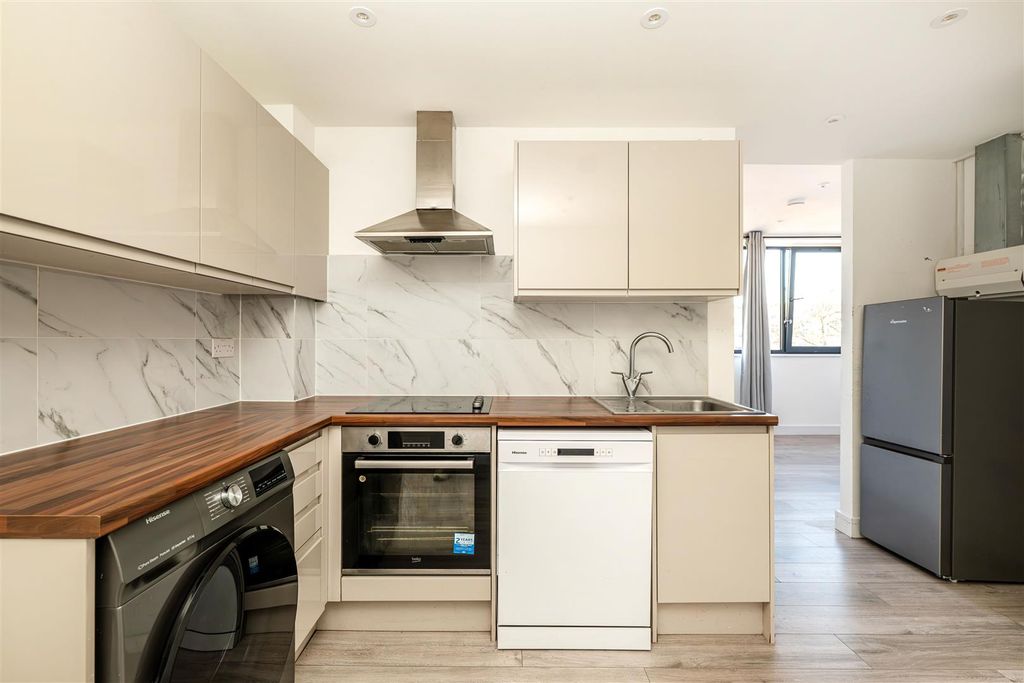 Property photo 2 of 7 Kitchen