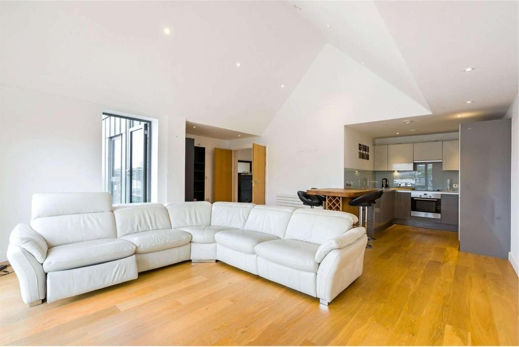 Property photo 2 of 10 Photo-2023-04-11-14-00-29 2.Jpg