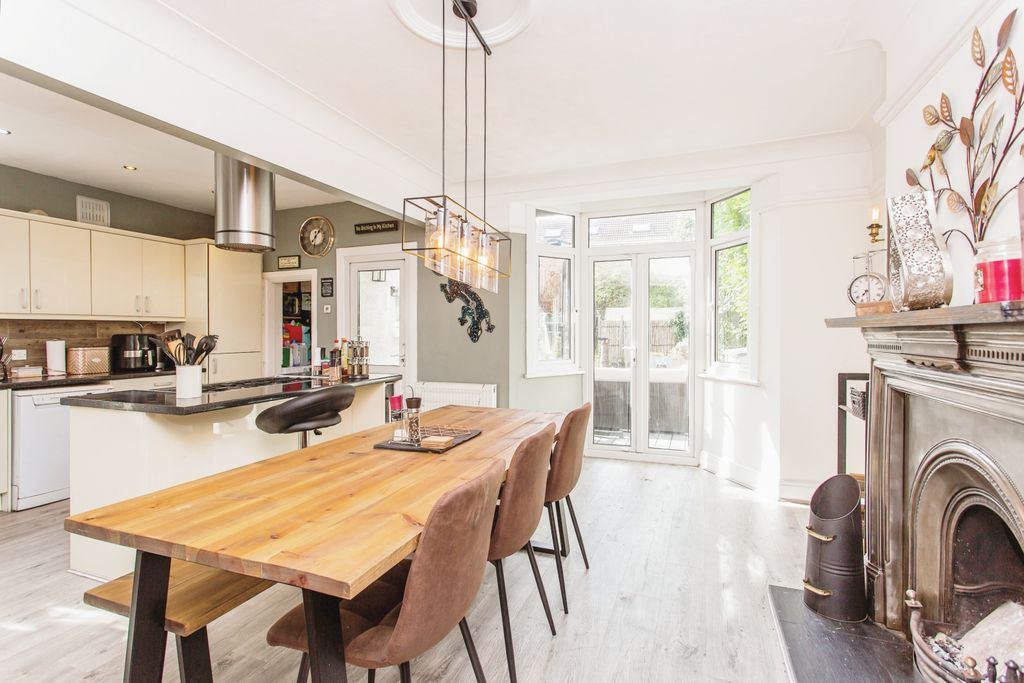 Property photo 2 of 15 Kitchen/Diner