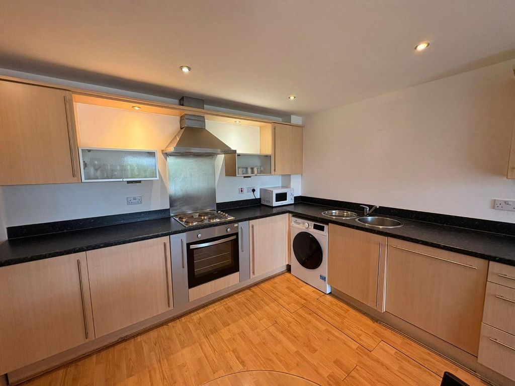 Property photo 3 of 14 Kitchen
