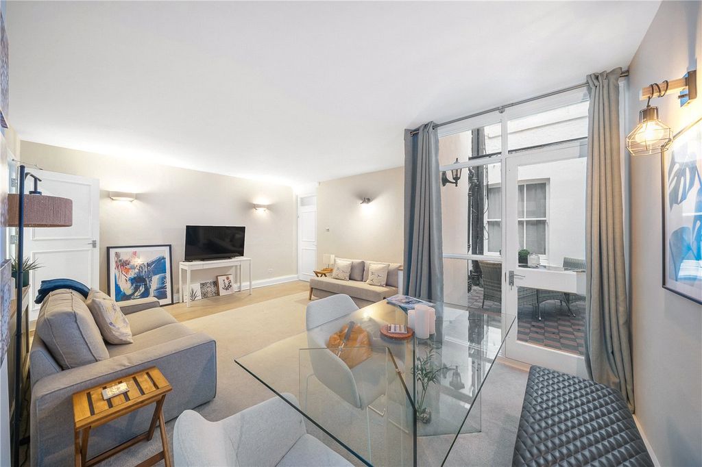 Property photo 3 of 18 Reception