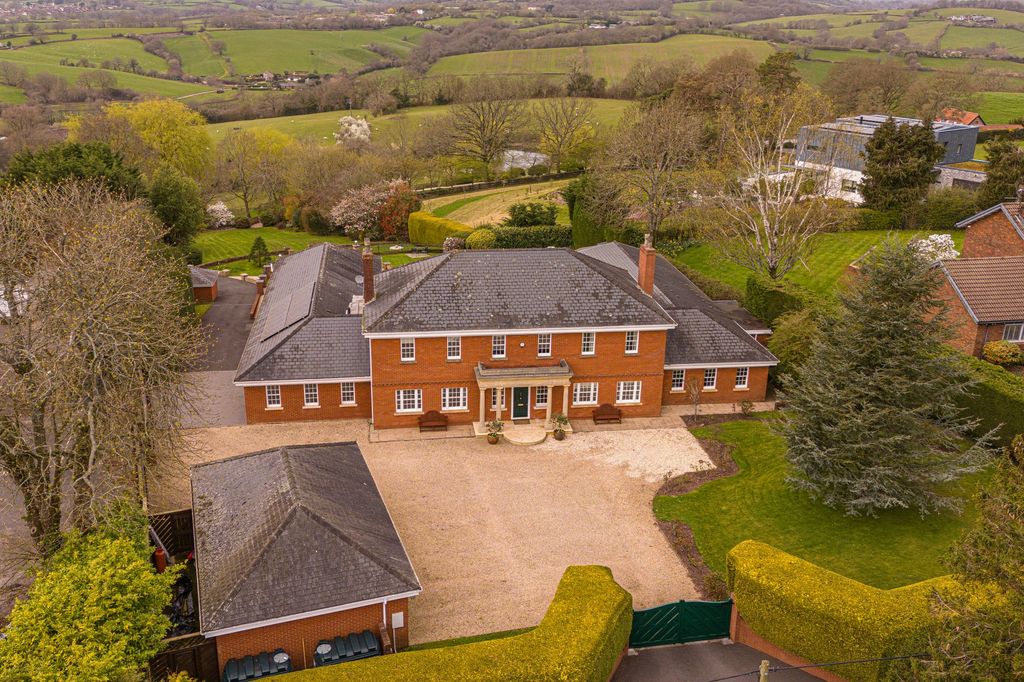 Property photo 3 of 84