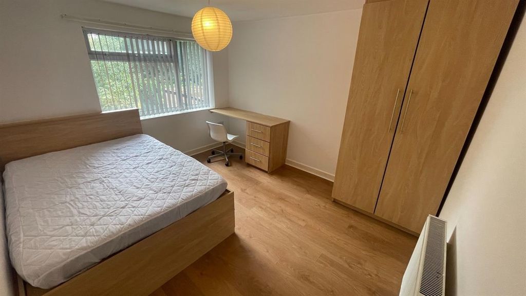 Property photo 1 of 14 A Spacious And Well-Maintained Master Bedroom Feat...