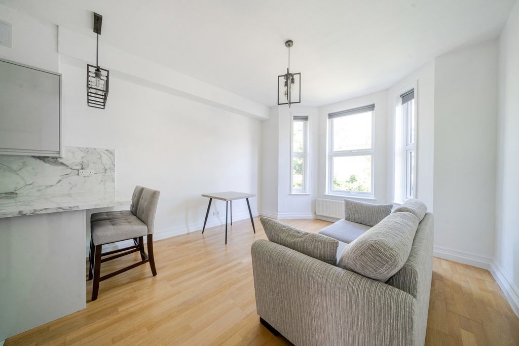 Property photo 3 of 14 7-681De7c1Af64d-1...