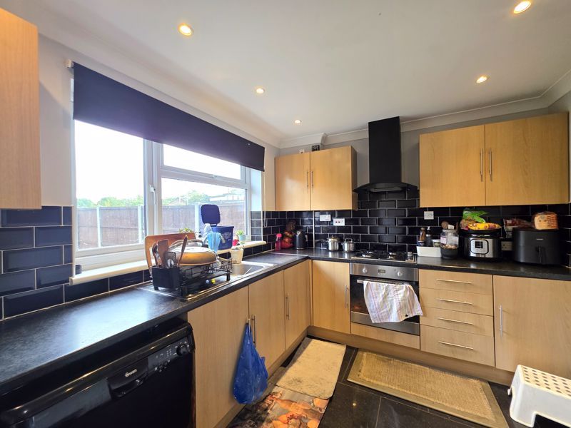 Property photo 3 of 9 Kitchen
