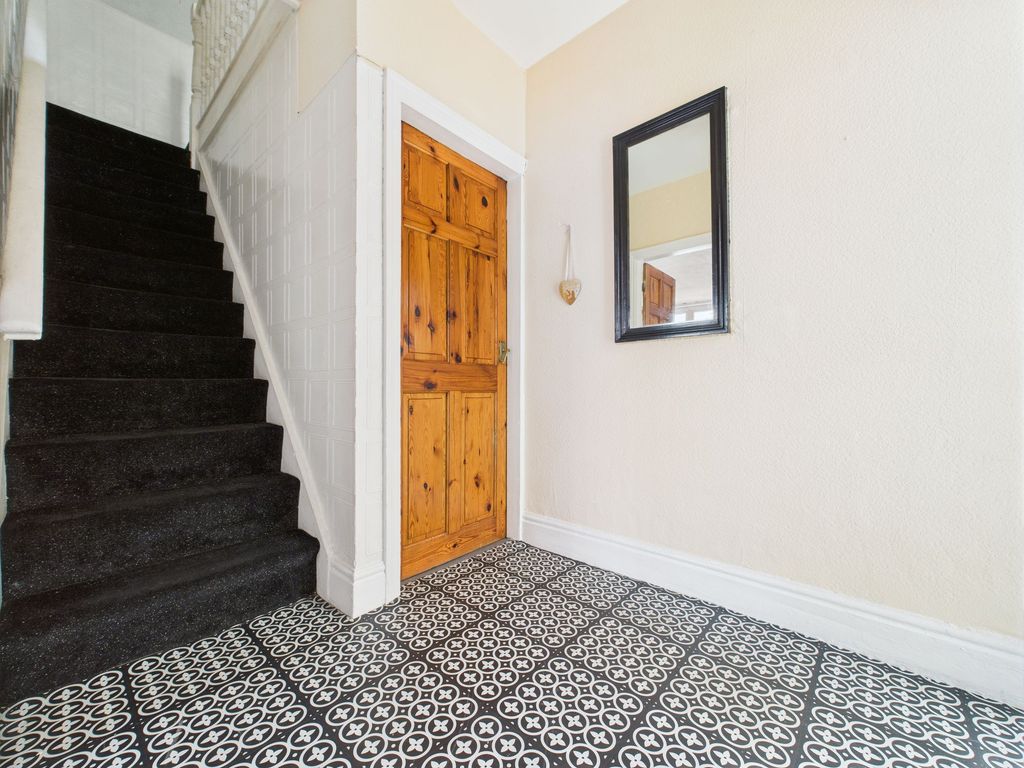 Property photo 2 of 17 Entrance Hall