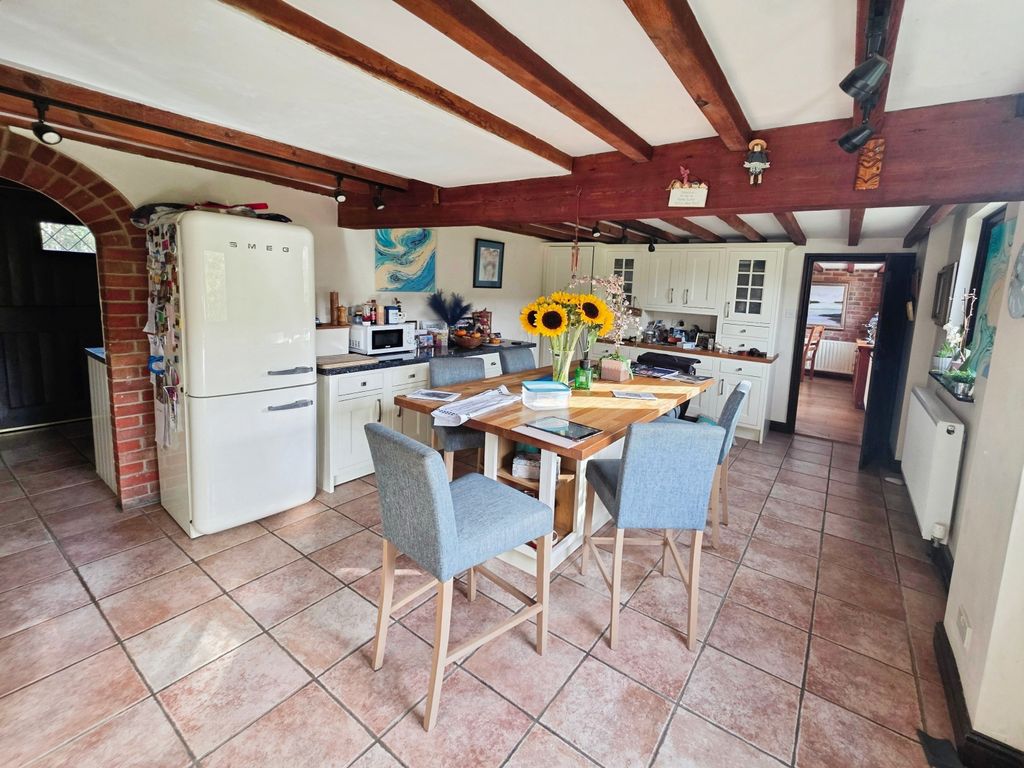 Property photo 2 of 20