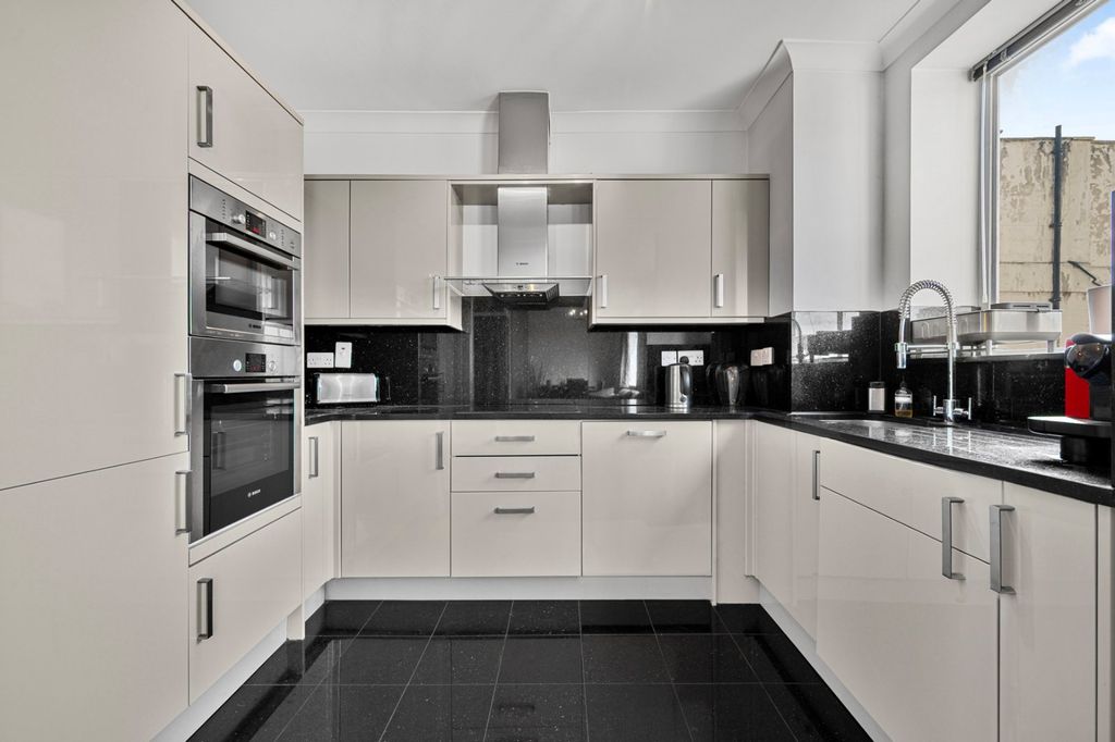 Property photo 3 of 16 Picture No. 06