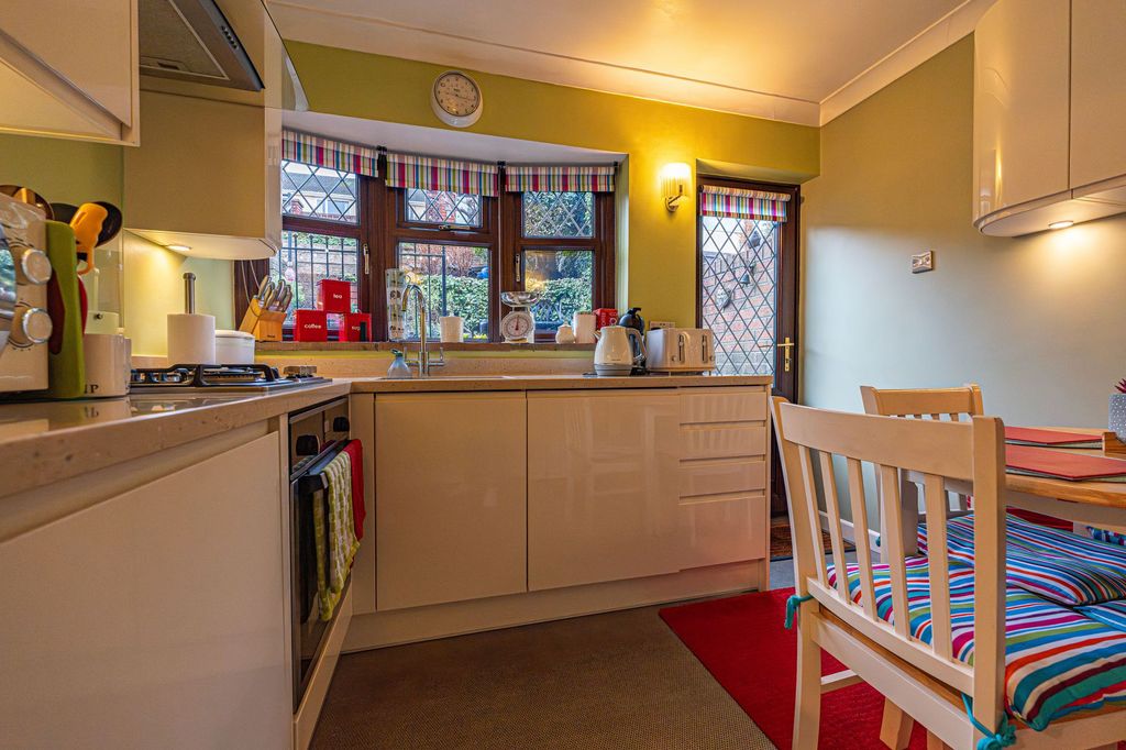 Property photo 2 of 33