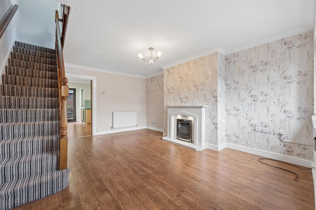 Property photo 2 of 34 Abbots Way - Reception Room