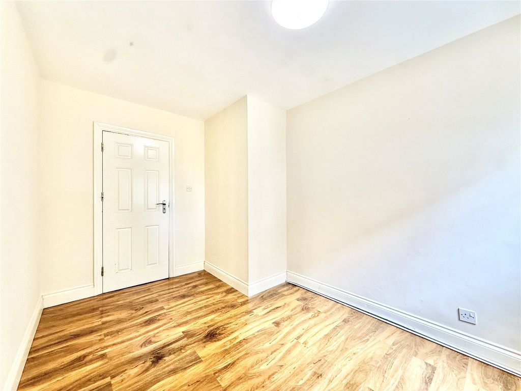 Property photo 3 of 11 Picture No. 17