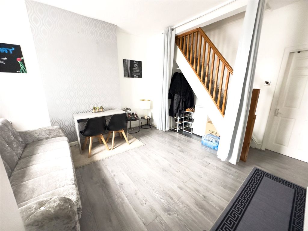 Property photo 3 of 12 Picture No. 14