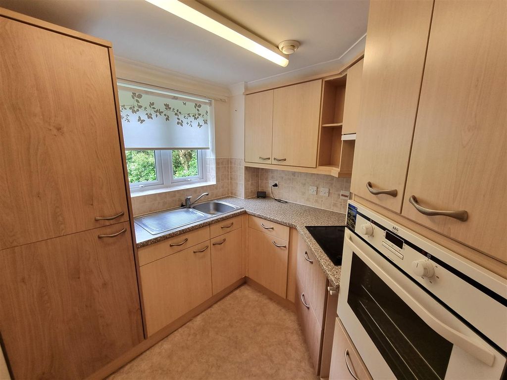Property photo 3 of 9 Kitchen.Jpg