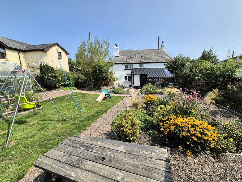 Property photo 2 of 26 Picture No. 35