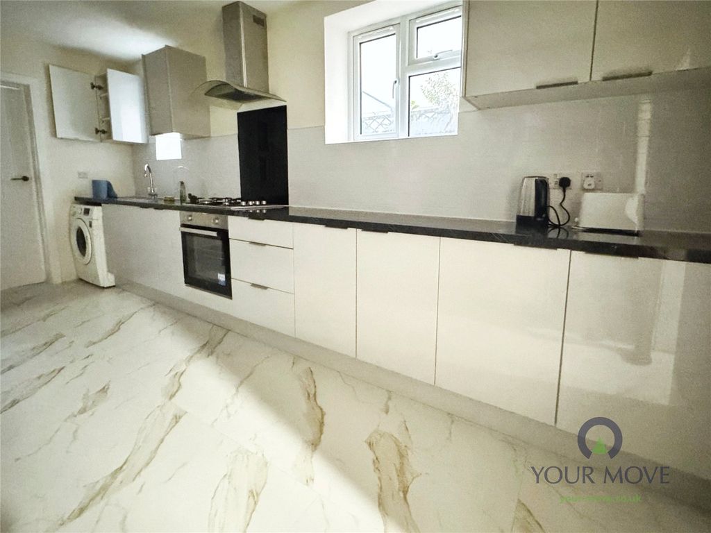 Property photo 2 of 11 Communal Kitchen
