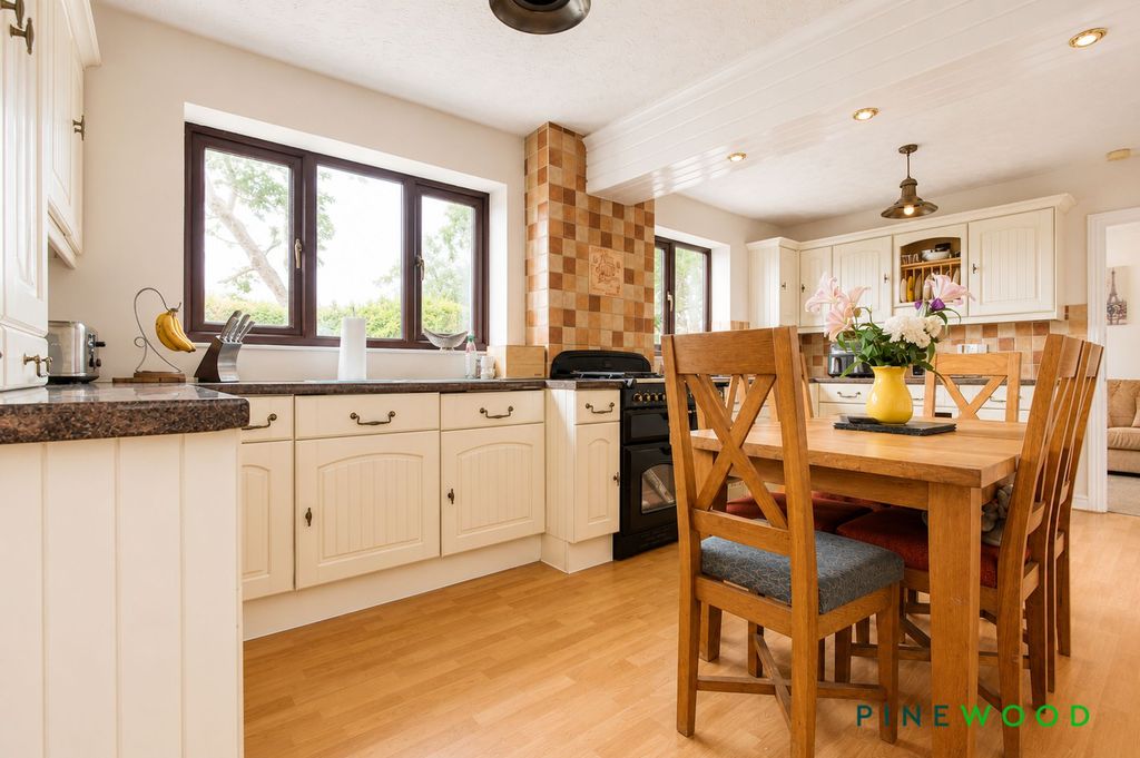 Property photo 2 of 31 Kitchen Diner
