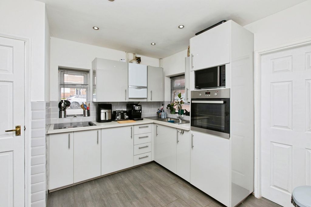 Property photo 2 of 16 Kitchen