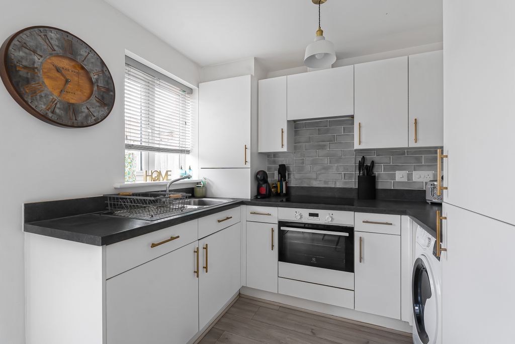 Property photo 3 of 16 8_72305