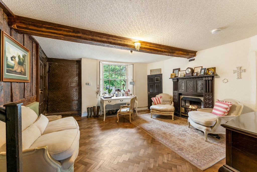 Property photo 2 of 38 Entrance Hall