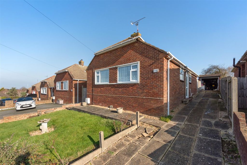 Property photo 1 of 13 Strode Park Road, Herne Bay