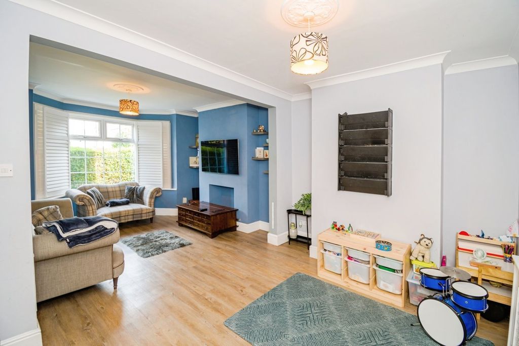 Property photo 2 of 17